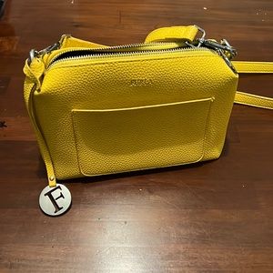 FURLA crossbody bag in lemon 🍋 yellow